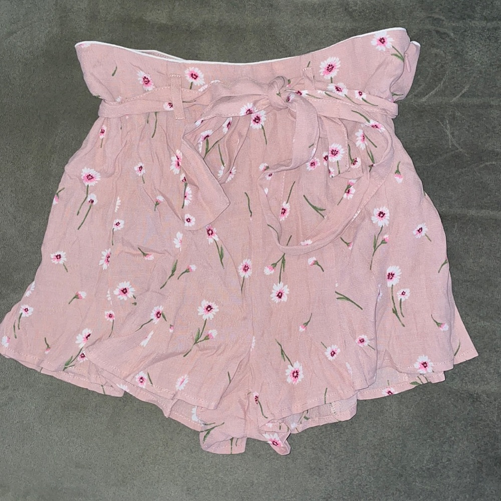 FOREVER 21 pink floral flowy shorts, size medium